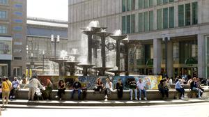 Menschen sitzen am Brunnen der Völkerfreundschaft am Alexanderplatz. (Symbolbild)