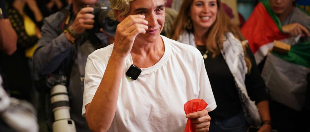Barcelonas frühere Bürgermeisterin Ada Colau gehörte zu den mehr als 400 Menschen, die in Gewahrsam genommen wurden. 