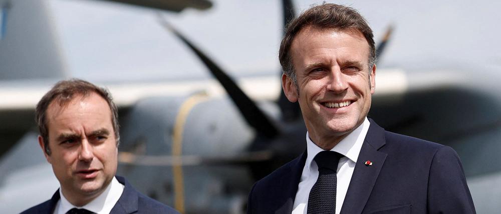 Der damalige französische Verteidigungsminister Sébastien Lecornu empfängt Präsident Emmanuel Macron auf der 55. Internationalen Pariser Luftfahrtausstellung auf dem Flughafen Le Bourget bei Paris (Symbolbild).