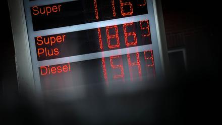 Ein Liter Super für 1,77 Euro - ziemlich teuer. Anderswo war das günstiger zu haben. (Archivbild)