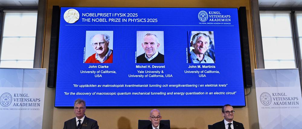 Den Nobelpreis für Physik erhalten 2025 die Quantenphysiker John Clarke, Michel Devoret und John Martinis. 