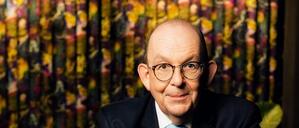 Literaturkritiker Denis Scheck bespricht Romane, die sich in dieser Woche am besten verkauft haben.