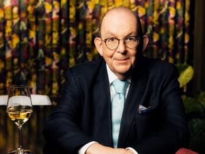 Literaturkritiker Denis Scheck bespricht Romane, die sich in dieser Woche am besten verkauft haben.