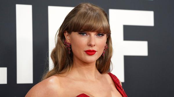 Taylor Swift bei der 67. Grammy-Verleihung. 