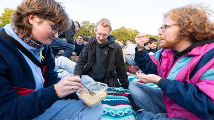 Am Samstag wird, wie hier in Bonn, in Potsdam Pudding mit Gabeln gegessen.