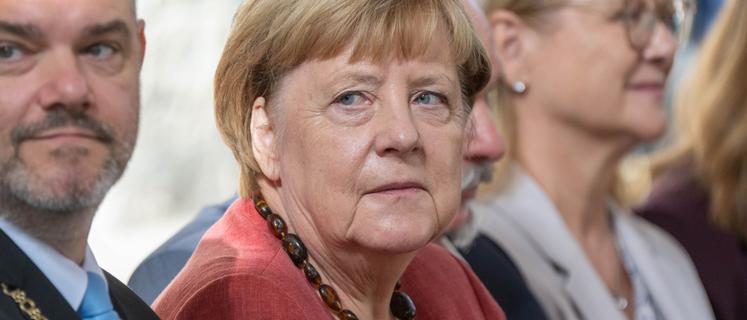 29.09.2025, Mecklenburg-Vorpommern, Stralsund: Angela Merkel (CDU), ehemalige Bundeskanzlerin, besucht den Festakt zum Abschluss der Modernisierung des Meeresmuseums. Foto: Stefan Sauer/dpa +++ dpa-Bildfunk +++