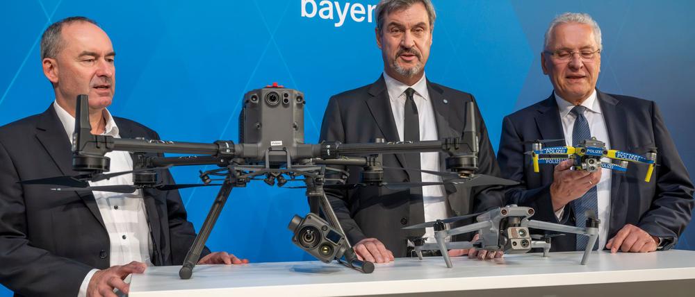Ministerpräsident Söders Botschaft für den Umgang mit Drohnen ist klar: Abschießen statt Abwarten. 