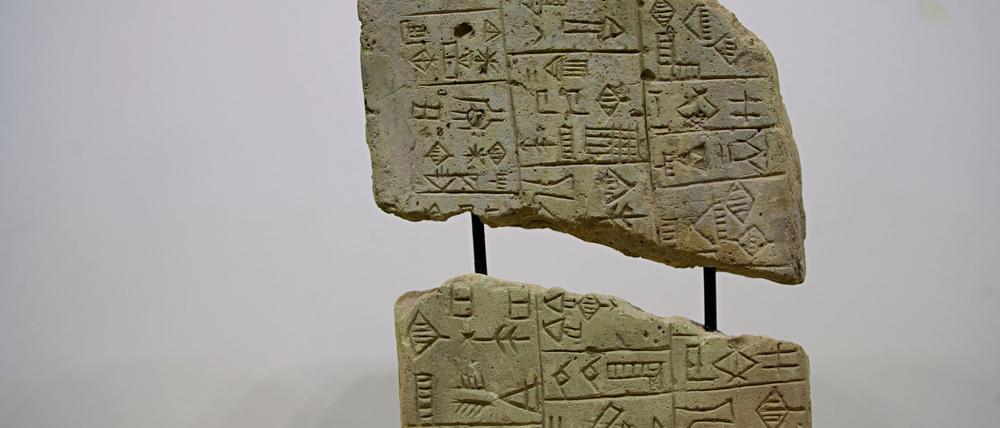 Artefakte wie dieser Steintafeln wurden in den vergangenen Jahren zurück in den Irak geholt. (Archivbild)