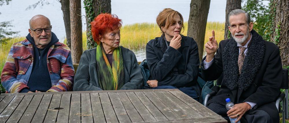 Dreh in Bad Saarow: Regisseur Volker Schlöndorff, Produzentin Regina Ziegler und die Schauspieler Martina Gedeck und Ulrich Matthes.