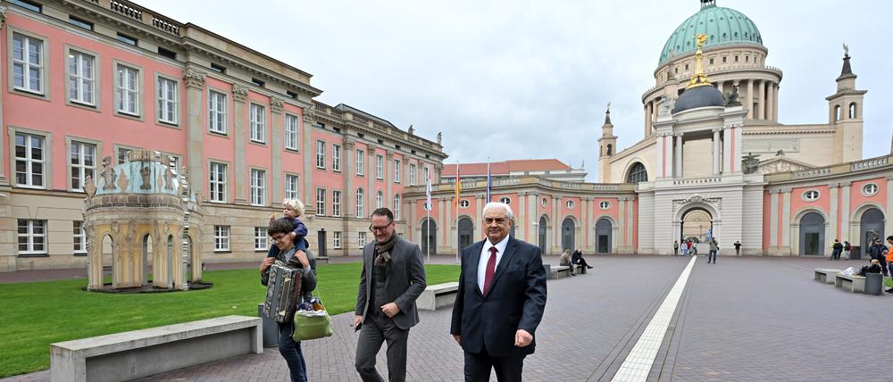 Sergej Netschajew, Russlands Botschafter, im Innenhof des Landtages