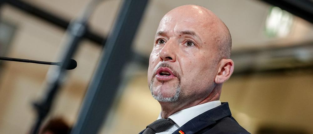 Alexander Hoffmann, CSU-Landesgruppenchef, gibt zu Beginn der Sitzung seiner Bundestagsfraktion eine Pressekonferenz.