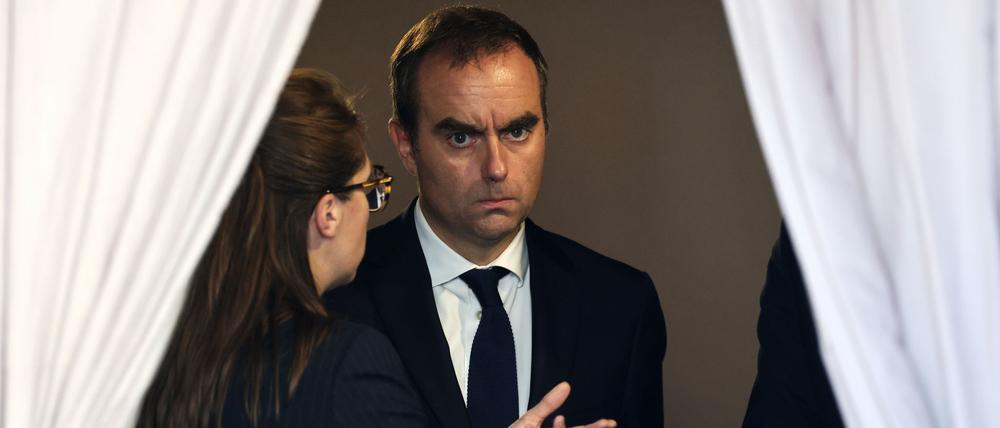 Frankreichs zurückgetretener Premier hat eine schwierige Mission.