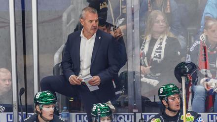 Trainer Serge Aubin und die Eisbären Berlin müssen in der CHL eine weitere Niederlage hinnehmen.