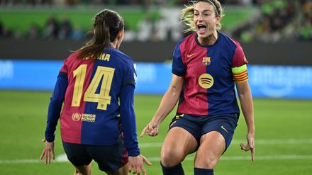 Die vielfach ausgezeichneten Aitana Bonmatí und Alexia Putellas jubeln auch gegen den FC Bayern (Archivbild) 