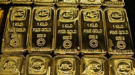 Gegossene Ein-Kilogramm-Goldbarren mit einem Reinheitsgrad von 99,99 % stehen in der ABC-Raffinerie in Sydney, Australien, zum Verkauf bereit. 