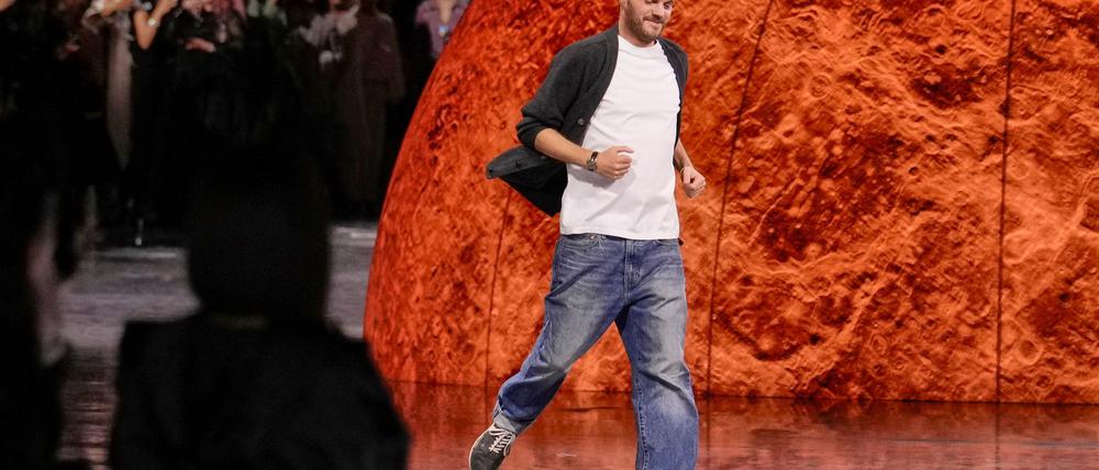  Matthieu Blazy bei der Präsentation der Chanel Frühjahr/Sommer 2026 Kollektion.