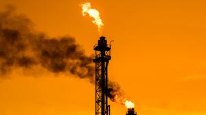 Heiße Luft: Führende Öl- und Gasunternehmen geben sich als Mitgestalter der Energiewende. An ihren Investitionen bemessen, sind sie das nicht.