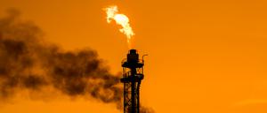 Heiße Luft: Führende Öl- und Gasunternehmen geben sich als Mitgestalter der Energiewende. An ihren Investitionen bemessen, sind sie das nicht.