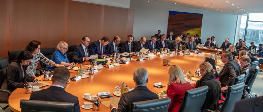 Das Bundeskabinett unter Leitung von Bundeskanzler Friedrich Merz (6.v.l, CDU) ist zu seiner Sitzung Kabinettssitzung im Kanzleramt zusammengetroffen.