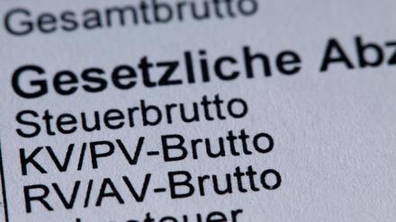 Die Beitragsbemessungsgrenze für die Krankenversicherung soll auf 5.812,50 Euro steigen. (Illustration)  