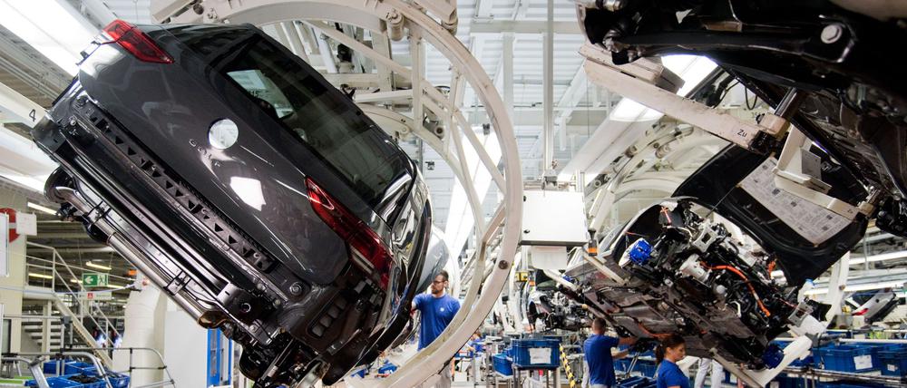 Die deutsche Automobilindustrie fordert von der Politik, das Verbrenner-Aus im Jahr 2035 zu kippen. 