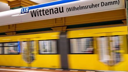 Die Polizei führte Waffenkontrollen entlang der U8 durch. (Symbolbild)