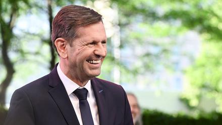 ARCHIV - 23.06.2025, Berlin: Olaf Lies (SPD), Ministerpräsident von Niedersachsen, beim Sommerfest der niedersächsischen Landesregierung. (zu dpa: «Lies: 3. Oktober steht für Freude über Wiedervereinigung») Foto: Jens Kalaene/dpa +++ dpa-Bildfunk +++