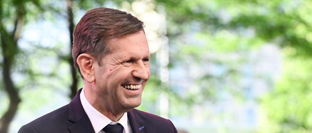 ARCHIV - 23.06.2025, Berlin: Olaf Lies (SPD), Ministerpräsident von Niedersachsen, beim Sommerfest der niedersächsischen Landesregierung. (zu dpa: «Lies: 3. Oktober steht für Freude über Wiedervereinigung») Foto: Jens Kalaene/dpa +++ dpa-Bildfunk +++