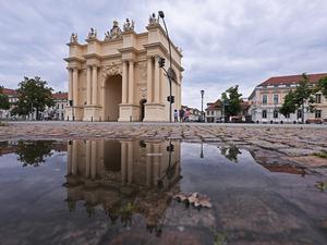Am 11. Oktober findet vor dem Brandenburger Tor eine bunte Veranstaltung zum Weltmädchentag statt.