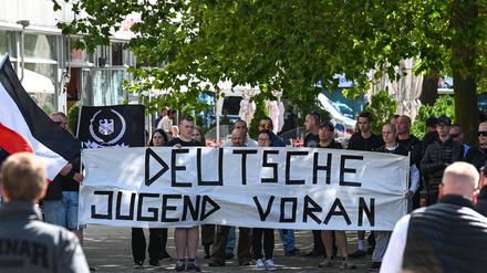 Die Gruppe „Deutsche Jugend Voran“ wird von der Bundesregierung als Beispiel für eine junge, rechtsextreme Gruppierung genannt. (Archivbild)
