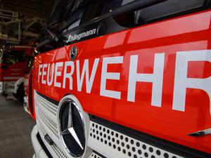 Ein Zimmerbrand in einer Jugendherberge führte zu einem Großeinsatz der Feuerwehr.