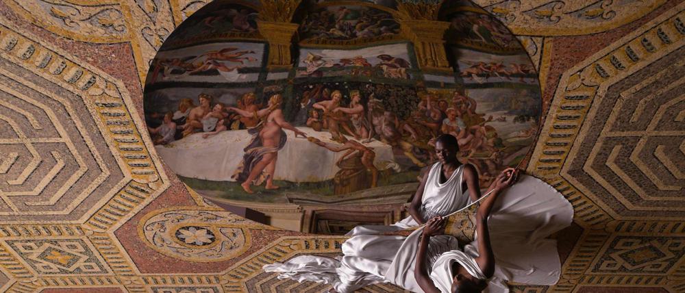 Spiegel der Bilder: Sheila Atim in Isaac Juliens „Metamorphosis“