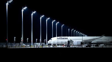 Zahlreiche Lufthansa-Jets könnten wegen eines Piloten-Streiks am Boden bleiben. 
