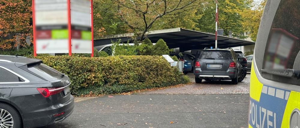 Großeinsatz der Polizei an Berufskolleg: Eine Schülerin wurde mit einem Messer angegriffen