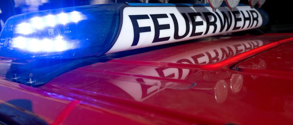 Die Feuerwehr konnte das ausgeschüttete Öl binden. (Symbolbild)
