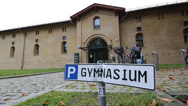 Der derzeitige Bau des Dalton-Gymnasiums an der Ecke Jägerallee/ Ulanenweg. Ein Neubau ist seit Jahren versprochen.