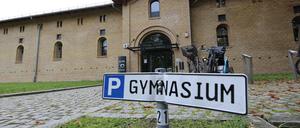 Der derzeitige Bau des Dalton-Gymnasiums an der Ecke Jägerallee/ Ulanenweg. Ein Neubau ist seit Jahren versprochen.