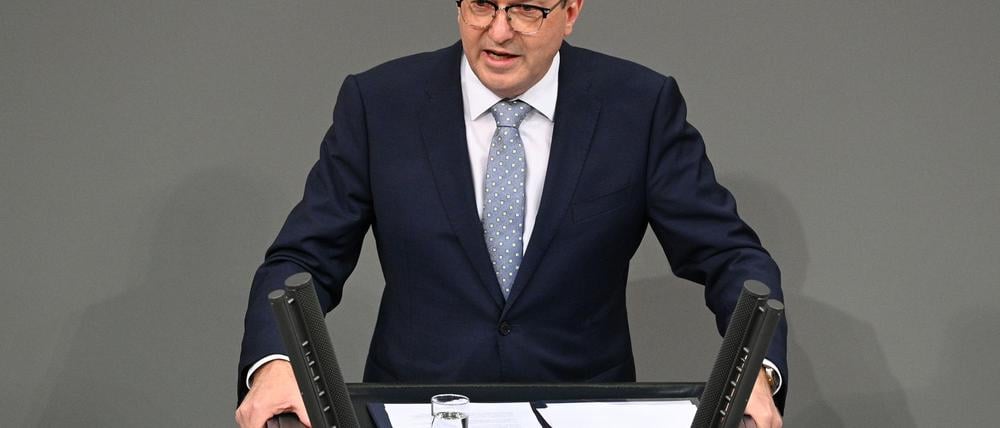 Innenminister Dobrindt warnt vor Anreizen für illegale Migration.