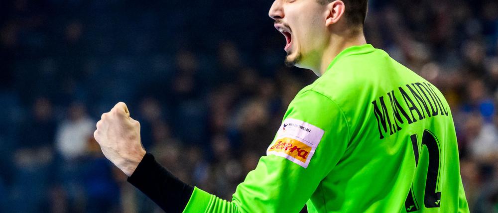 Magdeburgs Torwart Matej Mandic wurde nach der Pause zum Rückhalt. (Archivbild)