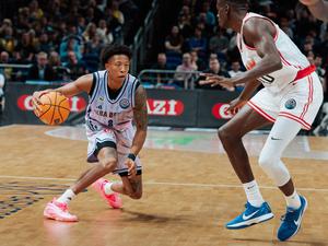 Boogie Ellis (links) war gegen Chalon Albas bester Spieler. 
