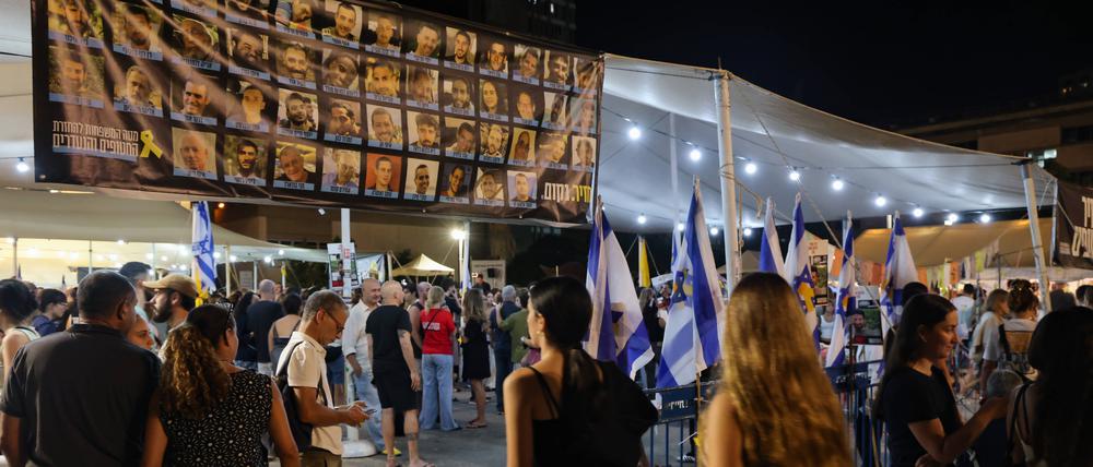 commemorations on 7 October at the Hostages Square in Tel Aviv - 07/10/2025 - Israel / Tel Aviv - PUBLICATIONxNOTxINxFRAxRUS GillesxBaderx/xLexPictorium LePictorium_0316374