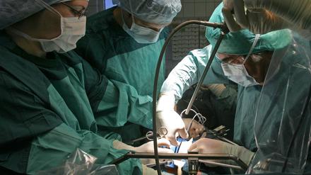 In Deutschland warten über 8.000 Menschen auf eine Organspende, vielfach schon seit Jahren.