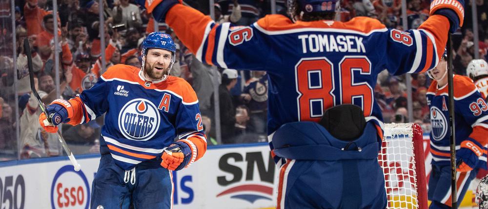 Leon Draisaitl (links) hat das 400. NHL-Tor seiner Karriere erzielt. 