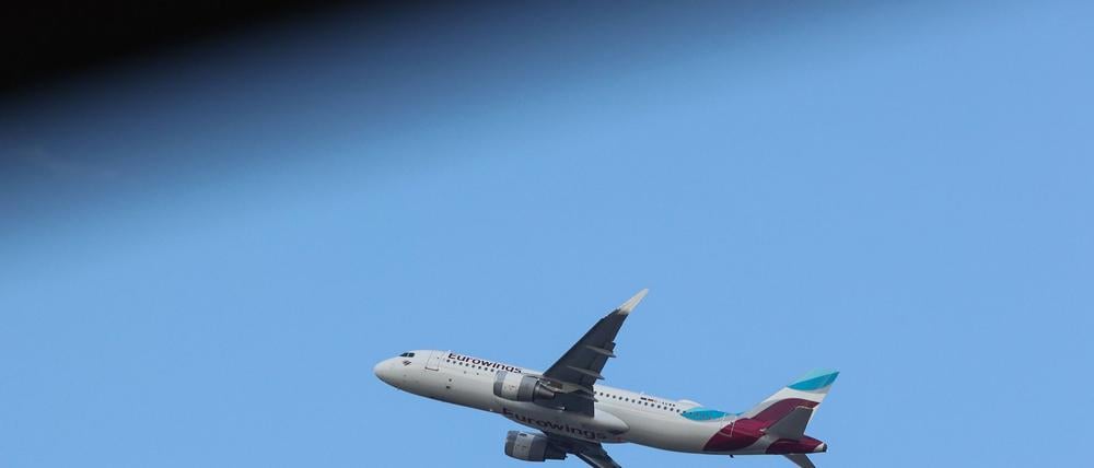 Am Mittwochabend musste ein Eurowings-Flieger kurz nach Abflug wieder zum Hamburg Airport zurückkehren. (Archivbild)