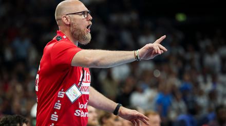 Trainer Ales Pajovic und die SG Flensburg-Handewitt empfangen den THW Kiel zum 113. Landesderby.