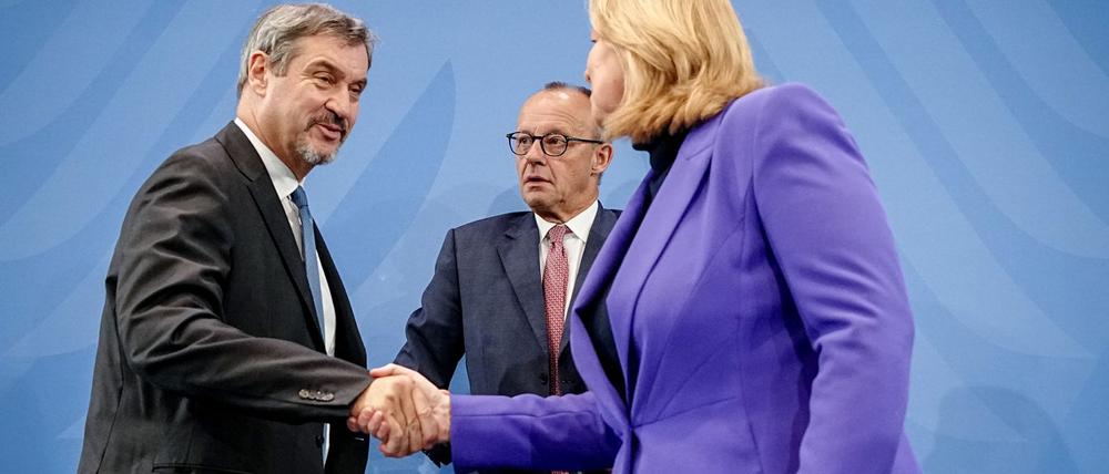 Erzielen Einigungen in einigen Punkten: CSU-Chef Markus Söder, Bundeskanzler Friedrich Merz (CDU), und Bärbel Bas (SPD), Bundesministerin für Arbeit und Soziales und SPD-Parteivorsitzende.