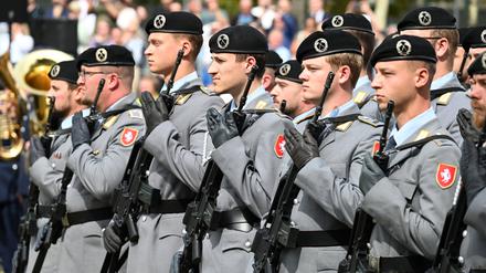 Soldaten der Bundeswehr beim Feierlichen Gelöbnis: Kann Deutschland mit Freiwilligkeit „wehrtüchtig“ werden?