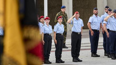 250 Rekrutinnen und Rekruten der Bundeswehr legen im Bendlerblock ihr Gelöbnis ab (Symbolbild).