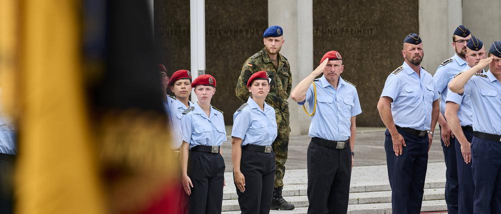 250 Rekrutinnen und Rekruten der Bundeswehr legen im Bendlerblock ihr Gelöbnis ab (Symbolbild).