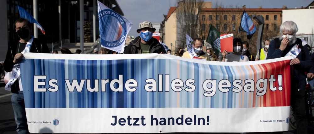 Scientists for Future demonstrieren im März 2022 in Berlin für einen radikalen Wandel der Klimapolitik.